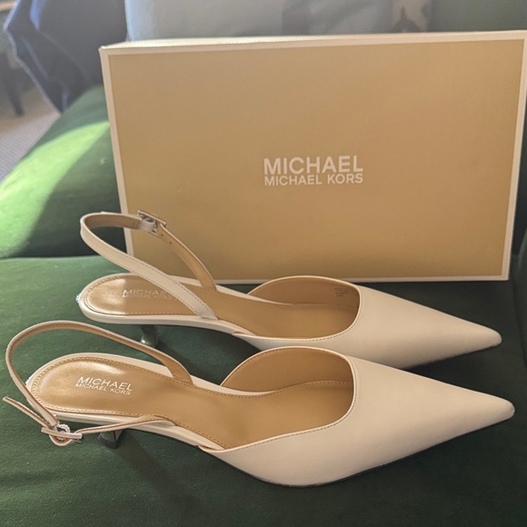 Brand new Michael Kors Cream Slingbacks with Kitten Heel - Picture 6 of 6